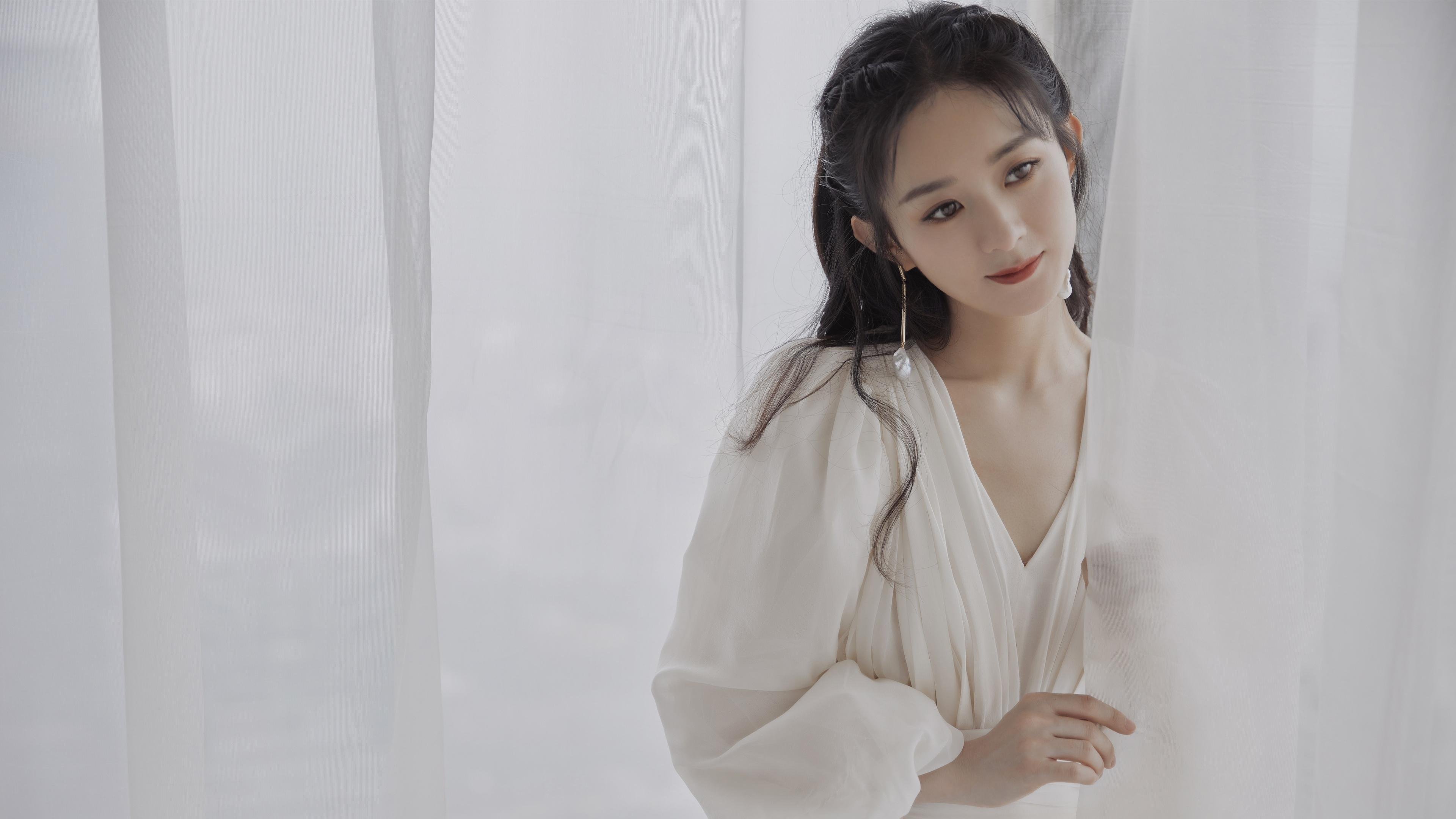 爱游戏体育平台-张雨霏社交账号破百万粉丝大关，张雨霏接受采访视频